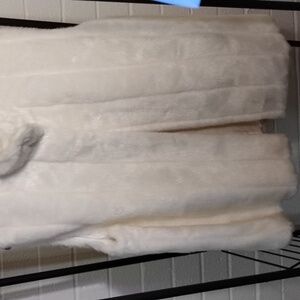 Olympia synthetic fur vest size 1x